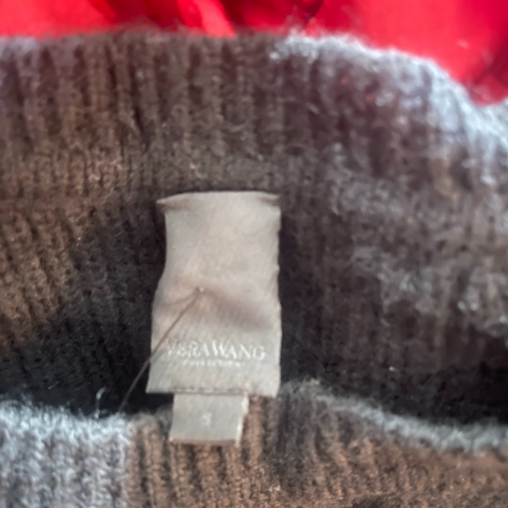 VERA WANG / Merino Wool Floral-Appliqué Sweater - Picture 6 of 6